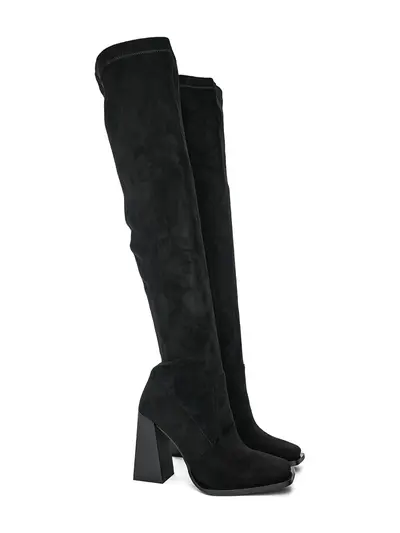 Ботфорты черного цвета на высоком каблуке